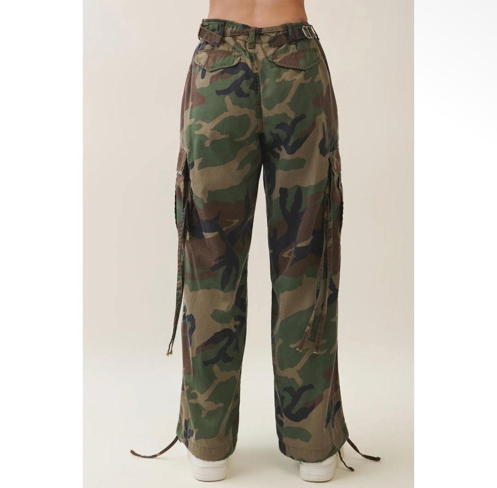 Veveret Vintage Camo Wide Leg Cargo Pants